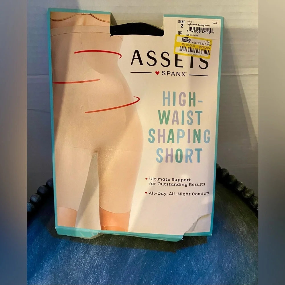 🔥ASSETS by SPANX High Waist Shaping Short in Black🔥 NIB - Picture 2 of 10